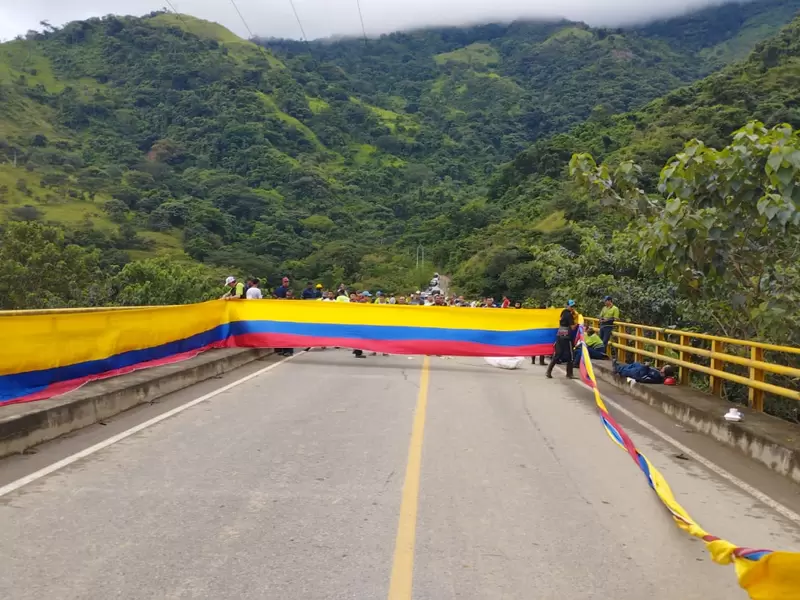 Cierre en la vía de ingreso al municipio de Toledo, Antioquia