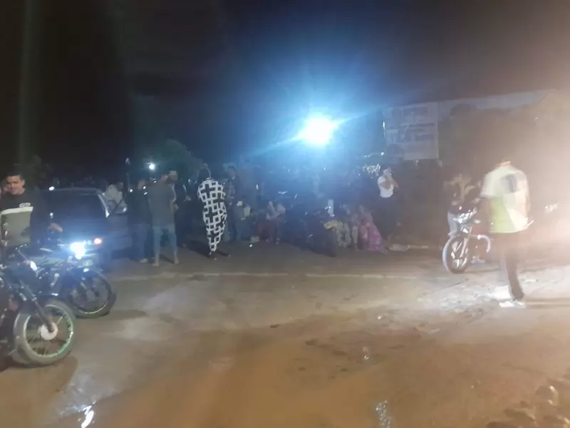 Habitantes de San José de Oriente abandonaron sus viviendas, dirigiéndose a la entrada del corregimiento, ante la amenaza de avalanchas.