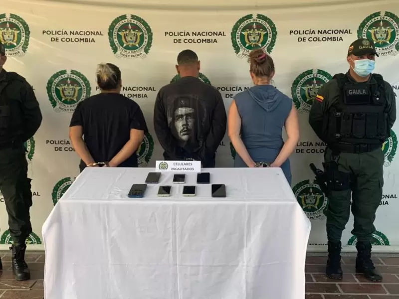 Las autoridades lograron la incautación de 7 celulares pertenecientes a la banda.