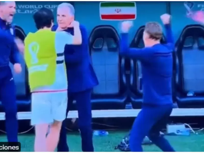 Jugador de Irán ahorcó a Queiroz celebrando un gol en el Mundial Jugador de Irán ahorcó a Queiroz celebrando un gol en el Mundial