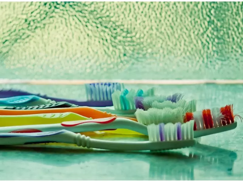 Cepillo de dientes usado Cómo reutilizar el cepillo de dientes en la casa