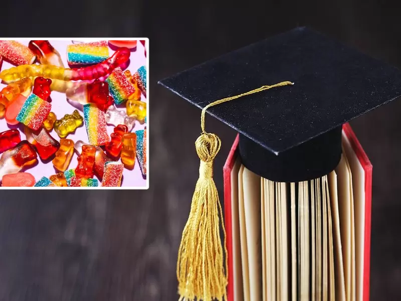 Guajiro logró graduarse de la universidad vendiendo gomitas Guajiro logró graduarse de la universidad vendiendo gomitas