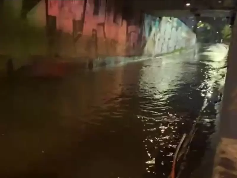 Deprimido de la 80 Inundación del deprimido de la 80