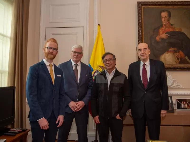 Voceros de Wikileaks, el presidente Gustavo Petro y el Canciller Álvaro Leyva.