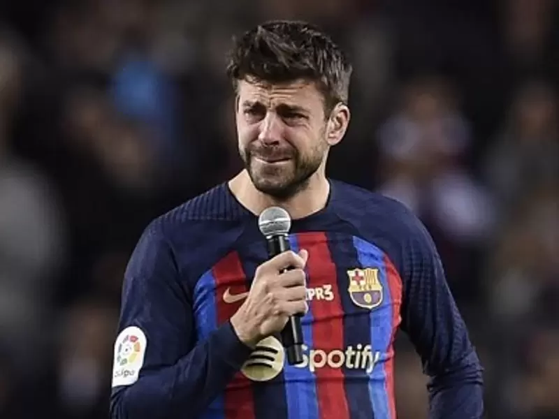 Piqué se despide del Camp Nou en su último partido