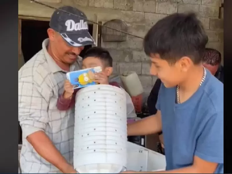 Rescatan a un niño de una lavadora Rescatan a un niño de una lavadora