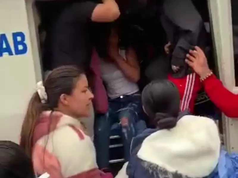 En ambulancias fueron traslados los afectados