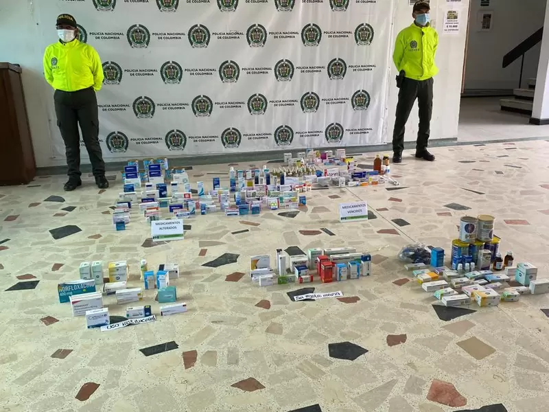 Autoridades incautaron más de 3.000 medicamentos vencidos y adulterados en Bogotá