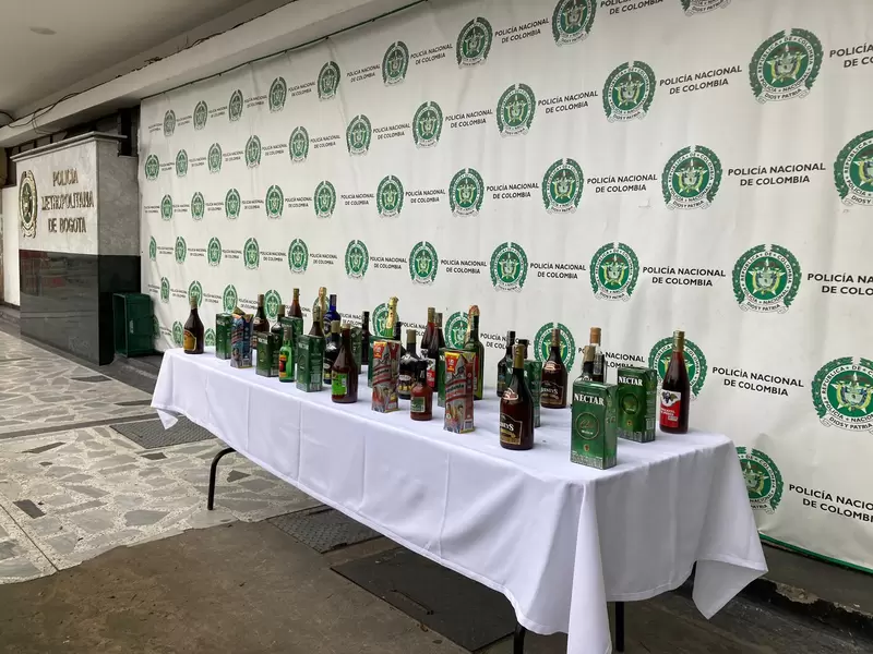 Autoridades incautaron más de 1.000 botellas de licor adulterado y de contrabando en Bogotá
