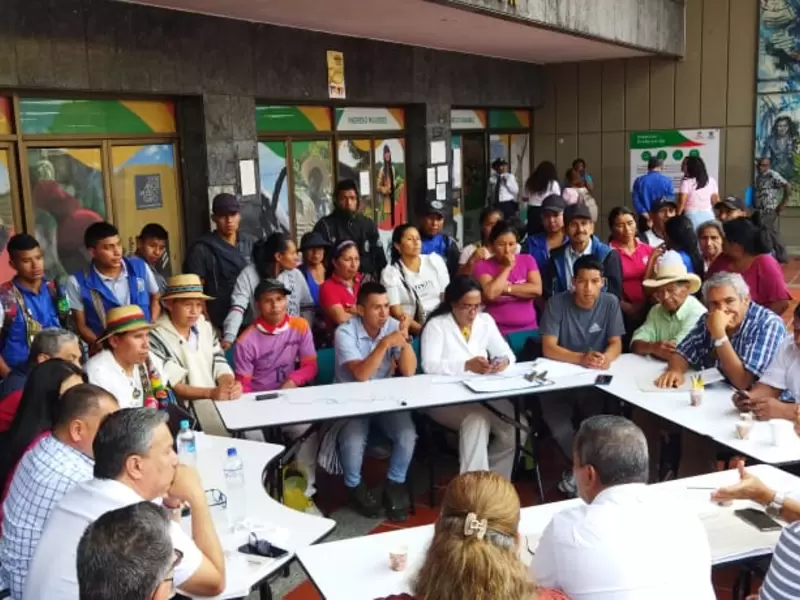 Más de 150 indígenas se tomaron la Gobernación del Valle