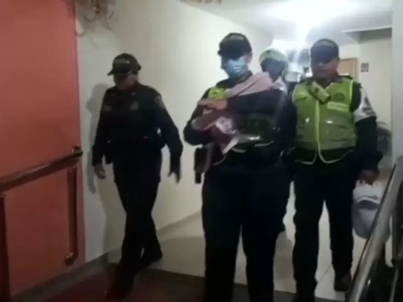 Bebé abandonado en Villa Carolina recibió valoración médica