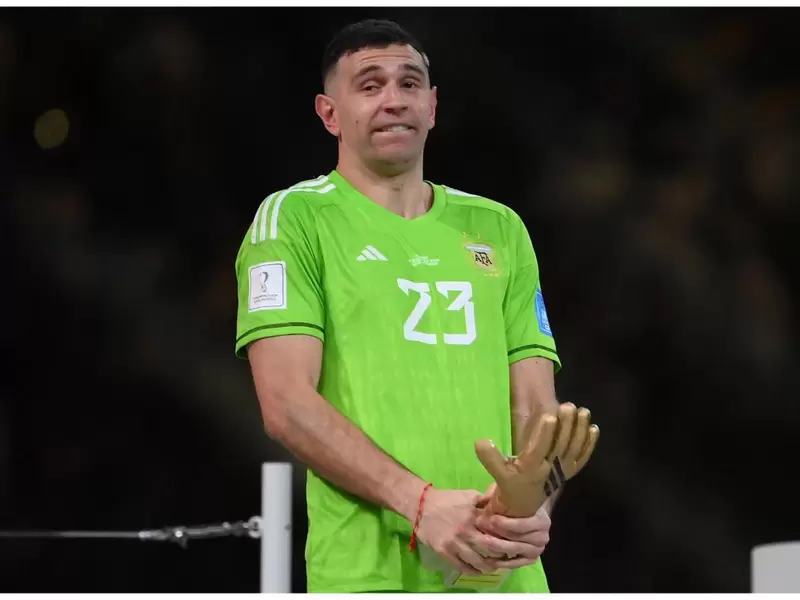Dibu Martínez responde por gesto obsceno en Qatar 2022 Dibu Martínez