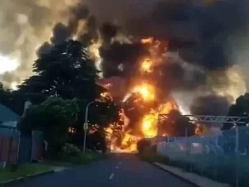 Explosión de camión cisterna en Sudáfrica Explosión de camión cisterna en Sudáfrica
