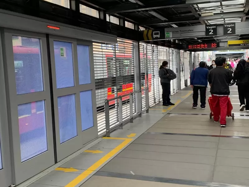 Puertas anticolados de TransMilenio Puertas anticolados de TransMilenio
