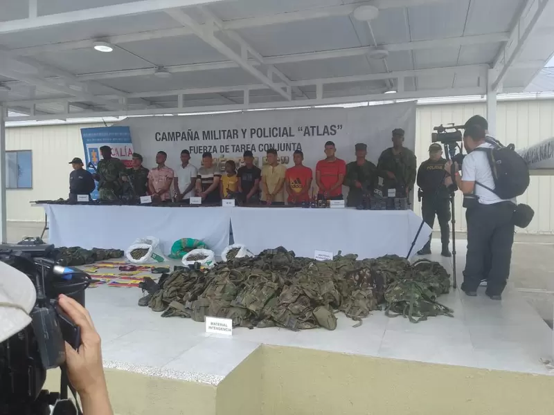 Las autoridadaes presentaron a los capturados en Tumaco.