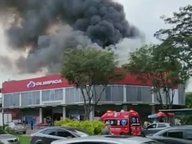 El Cuerpo de Bomberos de Cali recibió el llamado de la comunidad.