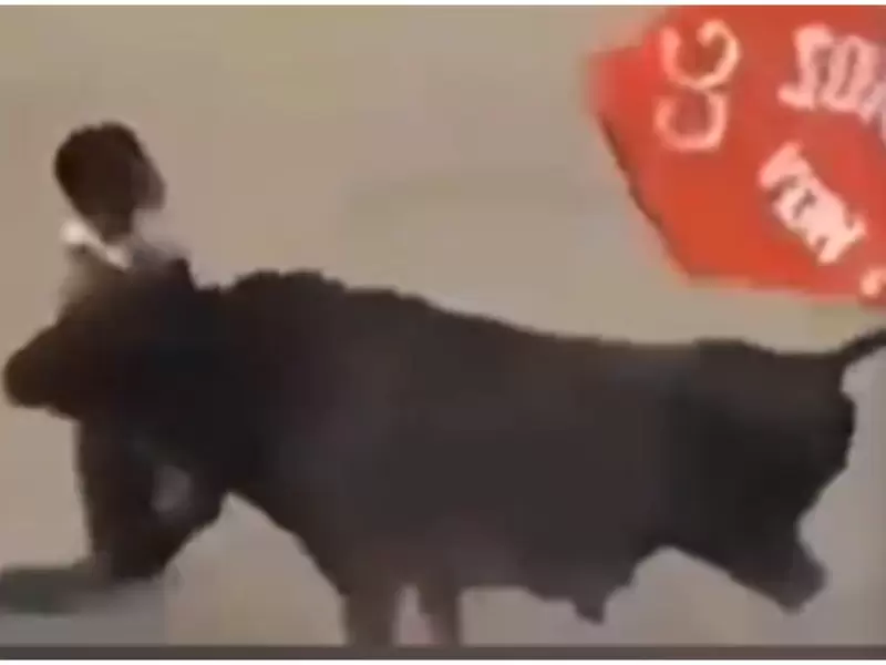 hombre murió al tratar de saltar un toro