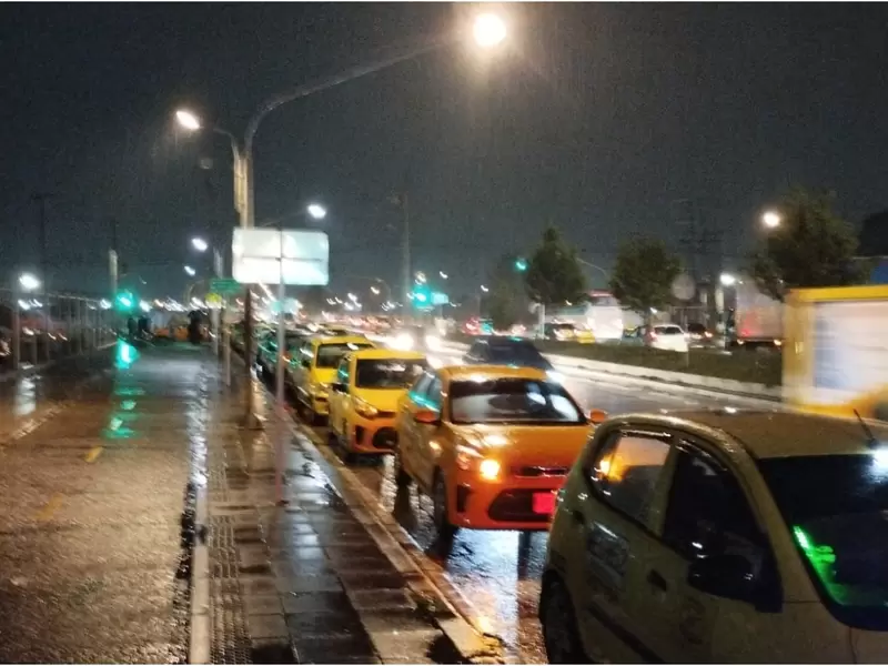 Taxistas protestando en el occidente de Bogotá