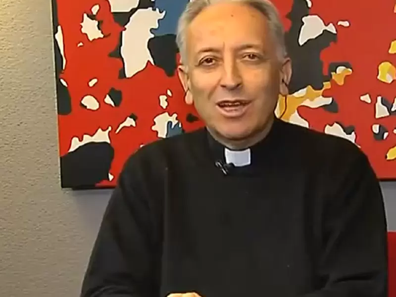 Fernando Cuevas el cura de Tinder