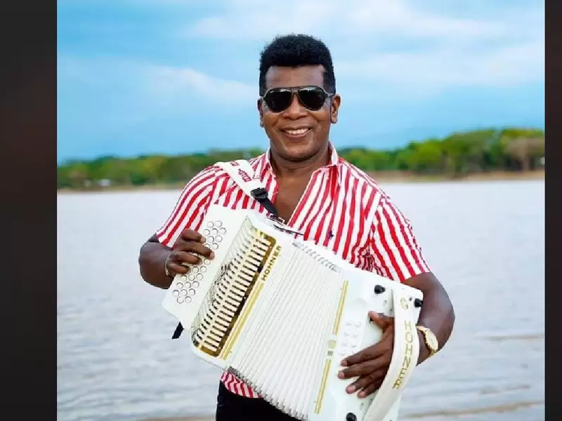 Víctor 'Rey' Reyes, acordeonero Víctor 'Rey' Reyes, acordeonero