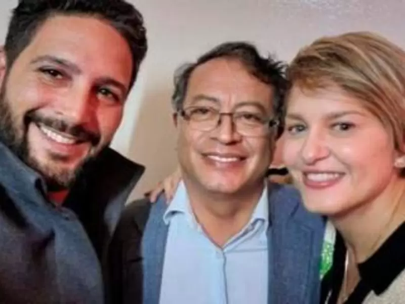 Gustavo Petro, Verónica Alcocer y Agmeth Escaff.