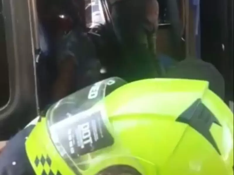El sujeto se movilizaba en un bus