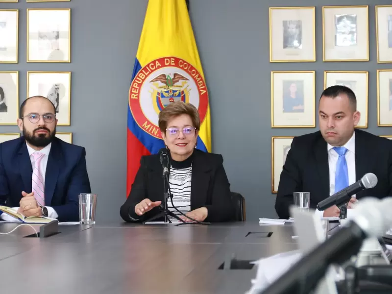 La ministra de trabajo lideró la reunión.