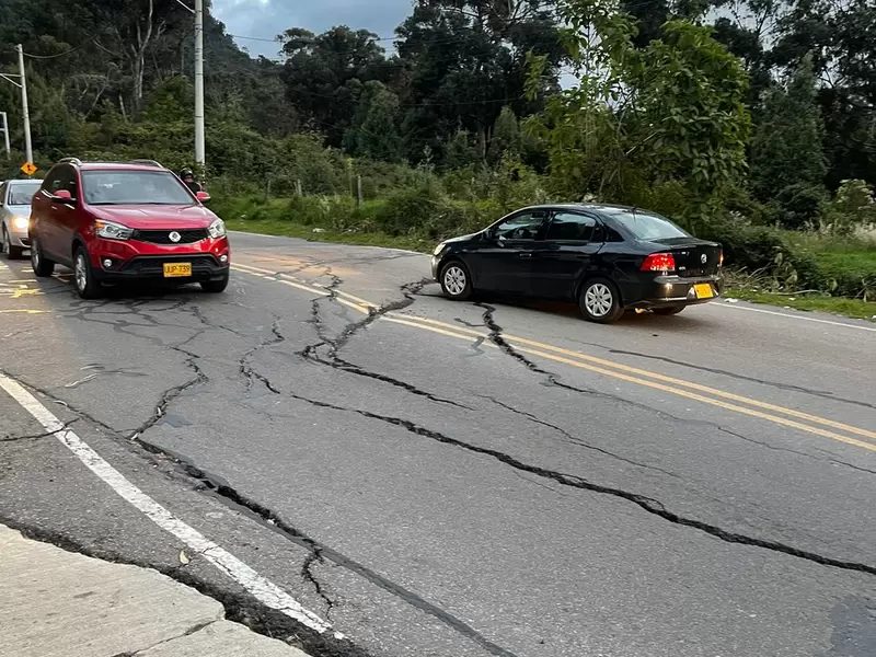 Distrito hace seguimiento a tramo de la Av. Circunvalar entre Calles 37 y 40 por agrietamientos en la vía