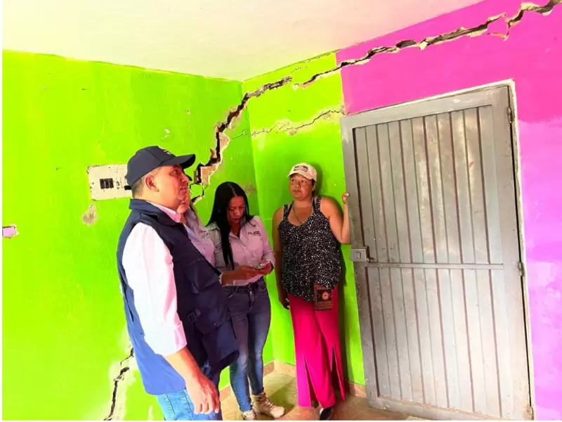 Viviendas en riesgo de colapso en Silvania (Cundinamarca).