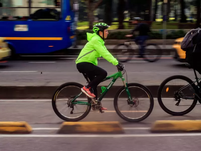 Claudia López en bicicleta 2023