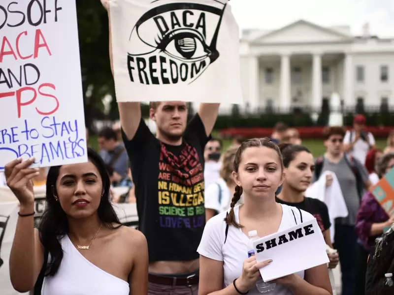"Dreamers" protestan frente a la Casa Blanca. "Dreamers" protestan frente a la Casa Blanca.