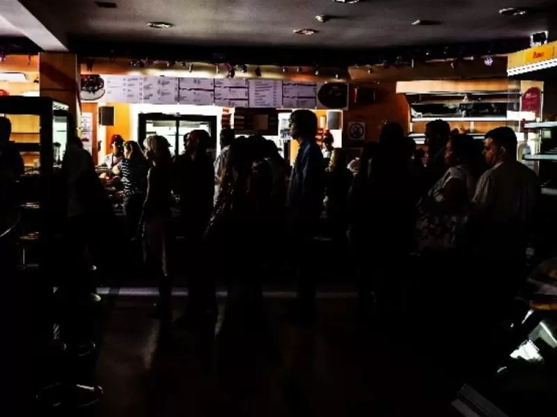 Los cortes intempestivos de luz son cotidianos en varias regiones de Venezuela. Los cortes intempestivos de luz son cotidianos en varias regiones de Venezuela.