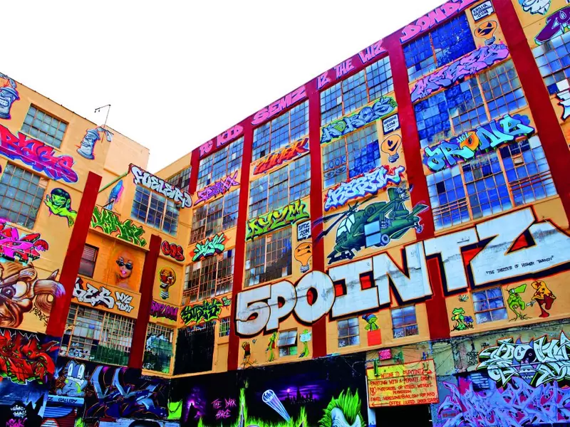 Durante 20 años el inversor inmobiliario Jerry Wolkoff invitó a grafiteros a intervenir las paredes de este gran complejo industrial Durante 20 años el inversor inmobiliario Jerry Wolkoff invitó a grafiteros a intervenir las paredes de este gran complejo industrial