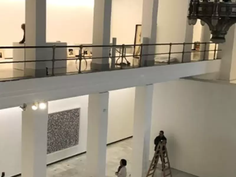 Es la primera vez que una muestra de esta magnitud se exhibe en España. Instalación de las obras de arte