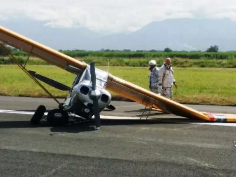 Avioneta accidentada en Cali Avioneta accidentada en Cali