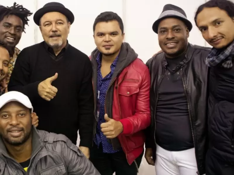 Los músicos antes de la grabación Herencia de Timbiquí y Rubén Blades