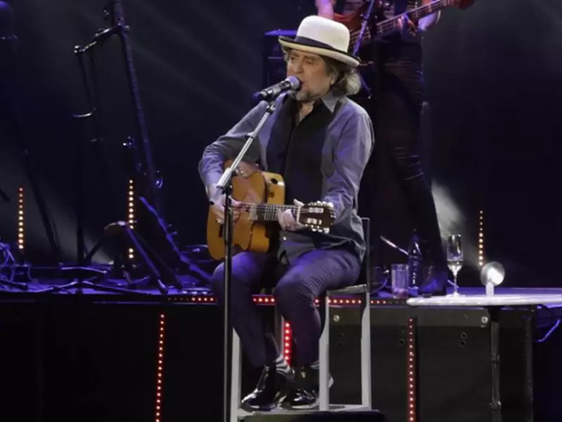 Joaquín Sabina, cantautor español Joaquín Sabina, cantautor español
