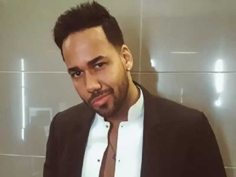 ¿Se le pasó la mano a Romeo Santos con una fan en concierto? Romeo Santos