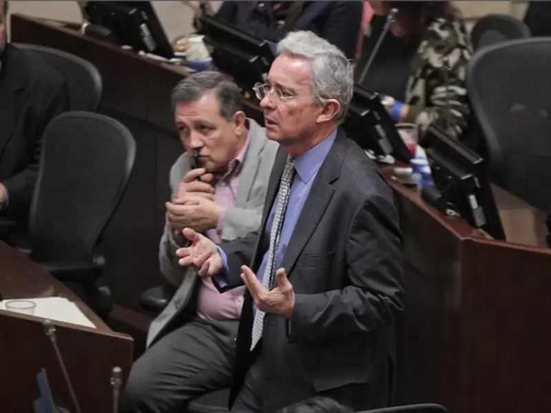 URIBE CON EL CENTRO DEMOCRÁTICO URIBE CON EL CENTRO DEMOCRÁTICO