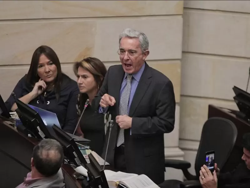 URIBE VÉLEZ URIBE VÉLEZ