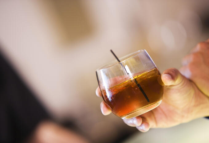 ¿Por qué la mezcla de éxtasis y alcohol podría ser mortal? Tragos
