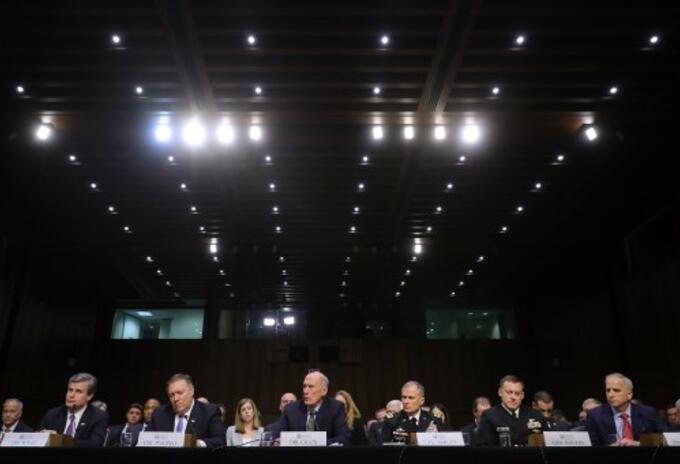 Director Nacional de Inteligencia, Daniel Coats, y los jefes de la CIA, el FBI, la NSA y otras dos agencias de espionaje Director Nacional de Inteligencia, Daniel Coats, y los jefes de la CIA, el FBI, la NSA y otras dos agencias de espionaje