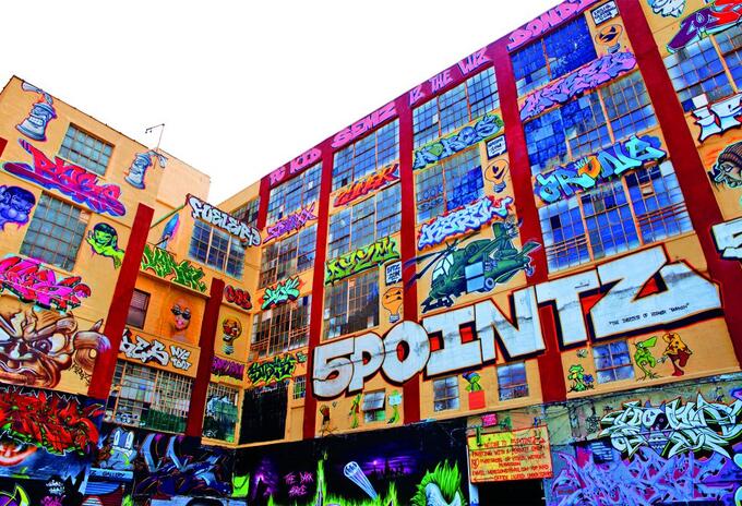 Durante 20 años el inversor inmobiliario Jerry Wolkoff invitó a grafiteros a intervenir las paredes de este gran complejo industrial Durante 20 años el inversor inmobiliario Jerry Wolkoff invitó a grafiteros a intervenir las paredes de este gran complejo industrial