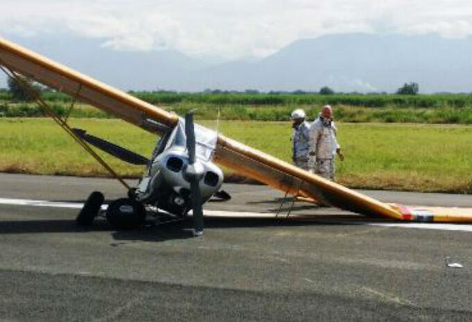 Avioneta accidentada en Cali Avioneta accidentada en Cali