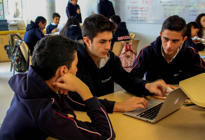 Apple certifica a un colegio colombiano por su innovación educativa Apple certifica a un colegio colombiano por su innovación educativa