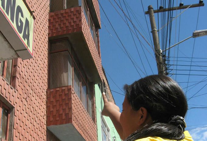 Cables de alta tensión generan riesgo humano en Bogotá Cables de alta tensión generan riesgo humano en Bogotá