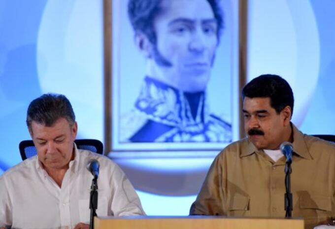 Juan Manuel Santos y Nicolás Maduro. Juan Manuel Santos y Nicolás Maduro.
