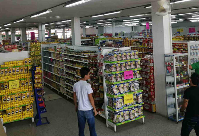 El comercio se ve hoy en día seriamente afectado por los robos 'hormiga'. Supermercados al servicios de las Farc.