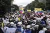En la Carrera Séptima fueron vistos cientos de ciudadanos en la marcha contra el terrorismo.