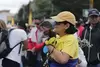 Con pitos y cornetas los ciudadanos rechazaron el carro bomba del pasado jueves en Bogotá.